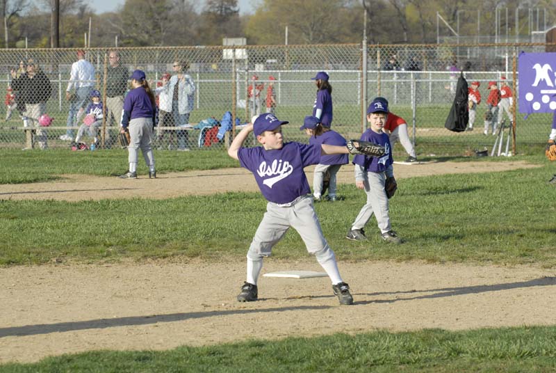 2006-04-27_0017_D200_Gregory Tball
