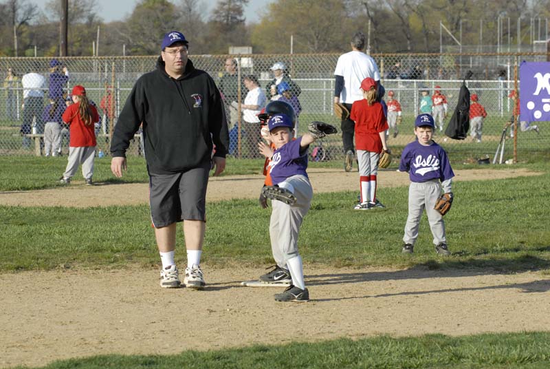 2006-04-27_0023_D200_Gregory Tball