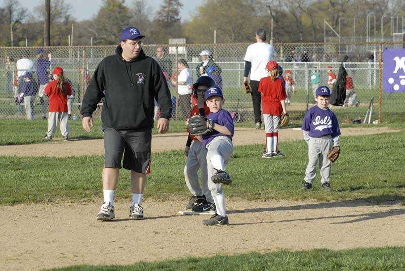 2006-04-27_0025_D200_Gregory Tball