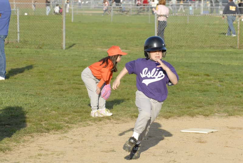 2006-04-27_0054_D200_Gregory Tball