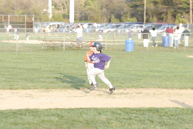 2006-04-27_0117_D200_Gregory Tball