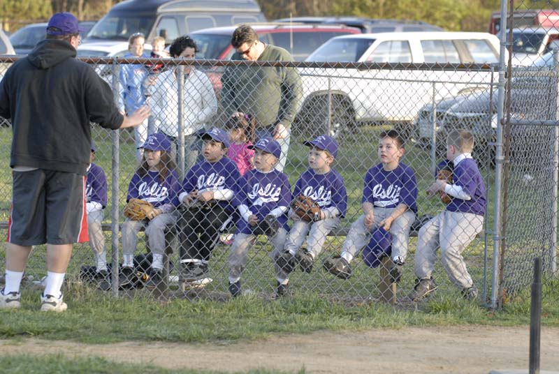 2006-04-27_0141_D200_Gregory Tball