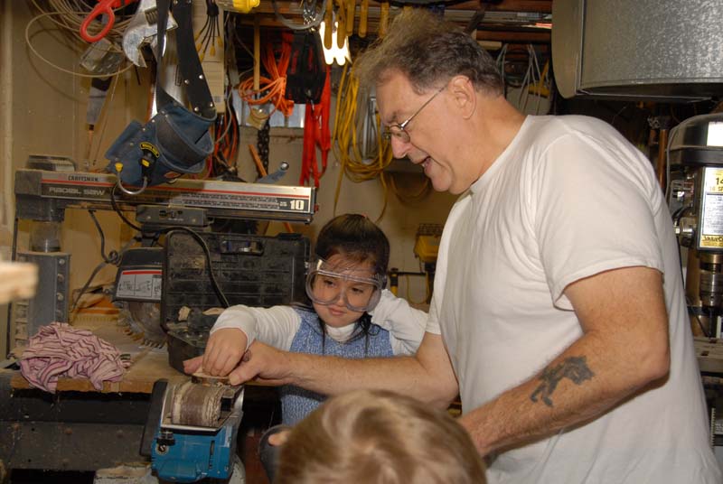 20071124_010_Making Ornaments
