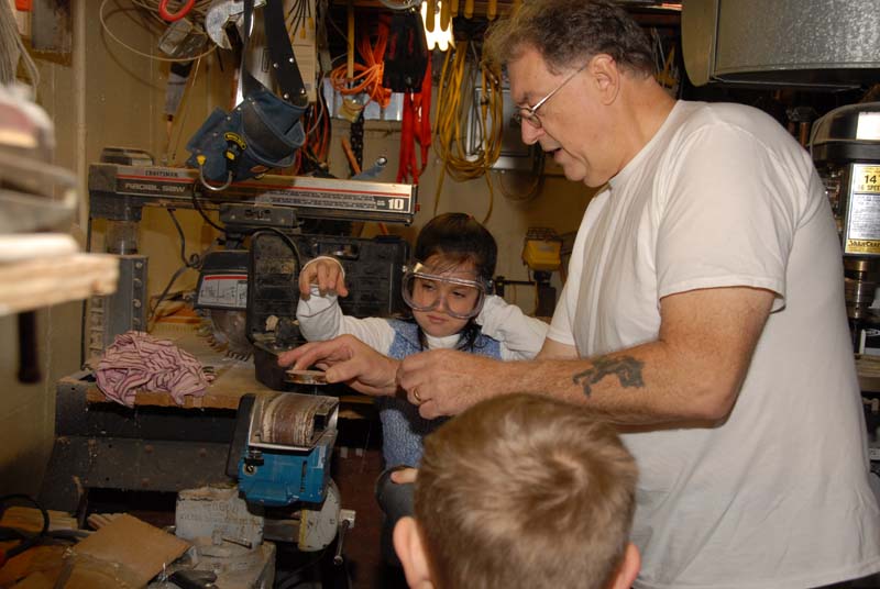 20071124_011_Making Ornaments