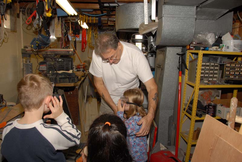 20071124_015_Making Ornaments
