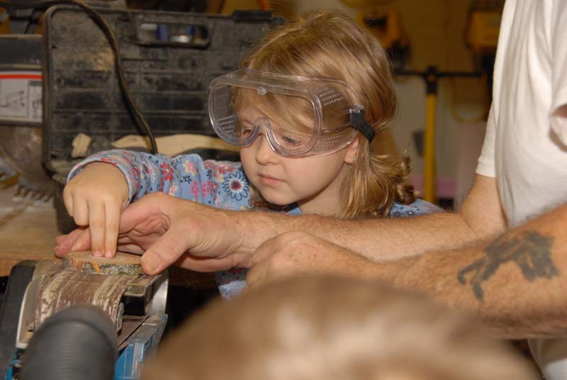 20071124_017_Making Ornaments