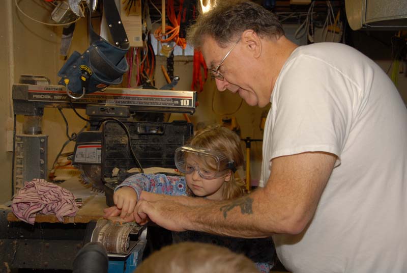 20071124_018_Making Ornaments