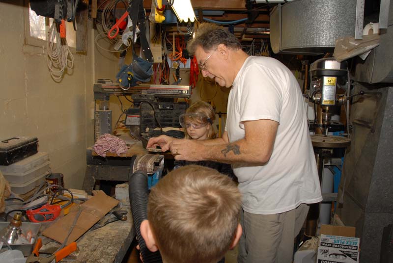20071124_020_Making Ornaments