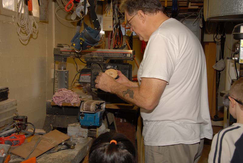 20071124_024_Making Ornaments