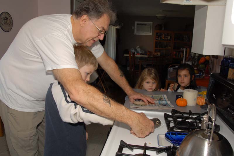20071124_056_Making Ornaments