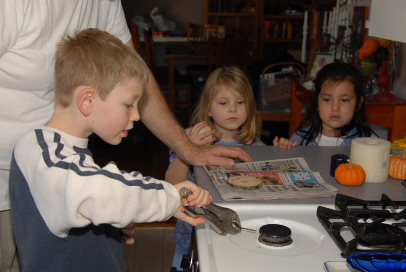 20071124_063_Making Ornaments
