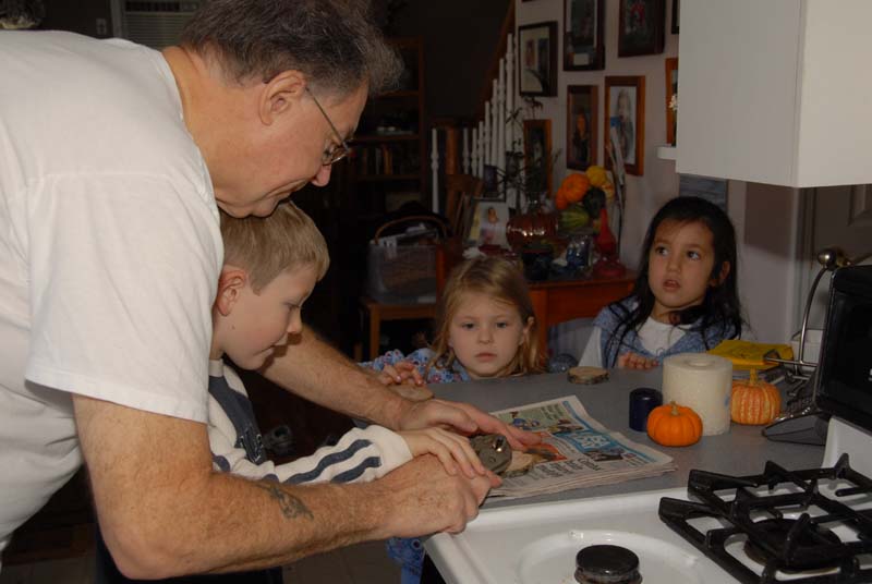 20071124_074_Making Ornaments