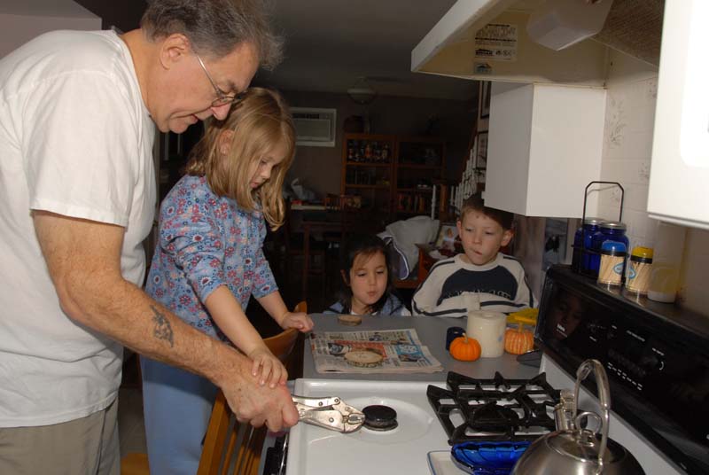 20071124_097_Making Ornaments
