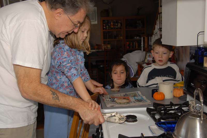 20071124_098_Making Ornaments