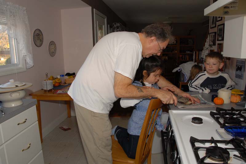20071124_124_Making Ornaments