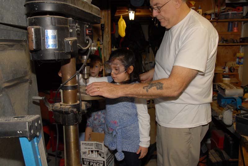 20071124_136_Making Ornaments