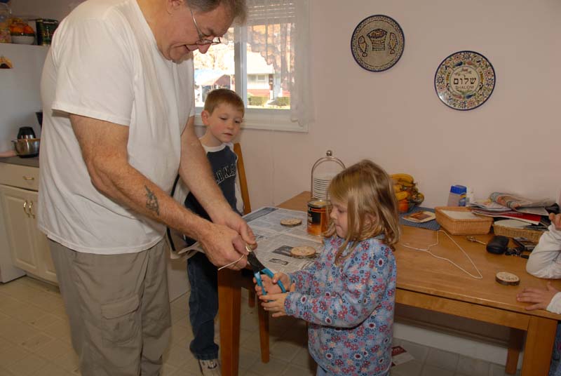 20071124_192_Making Ornaments