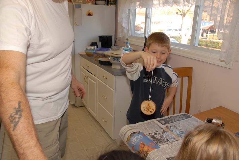 20071124_213_Making Ornaments
