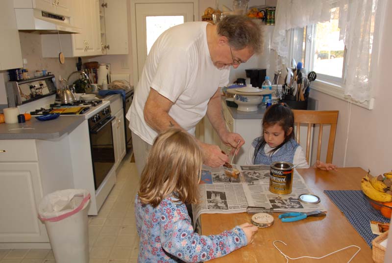 20071124_223_Making Ornaments